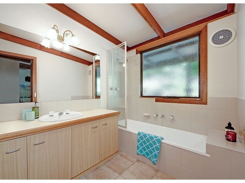 82 Inverness Rd, Kalorama VIC 3766