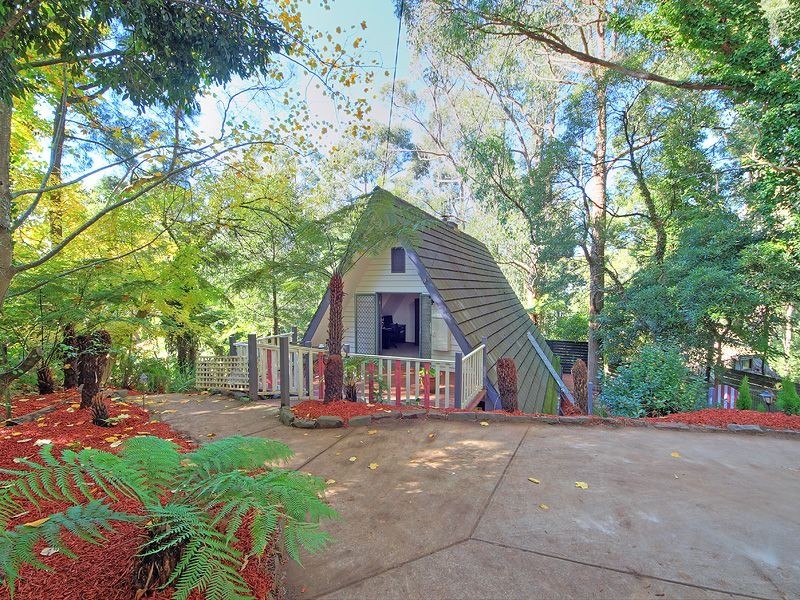 32 Woodhurst Grove, Kalorama VIC 3766