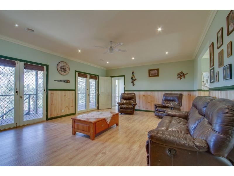 12 Johns Road, Selby VIC 3159