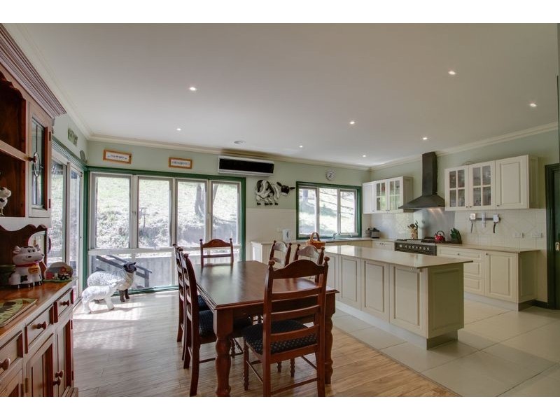 12 Johns Road, Selby VIC 3159