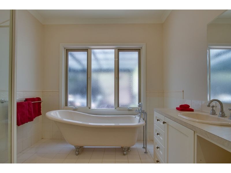 12 Johns Road, Selby VIC 3159