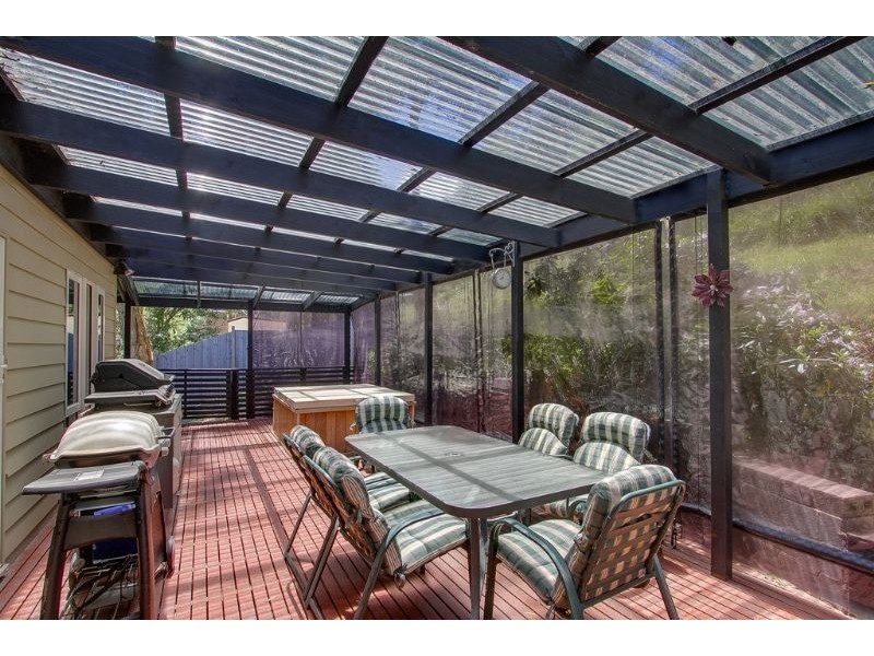 12 Johns Road, Selby VIC 3159