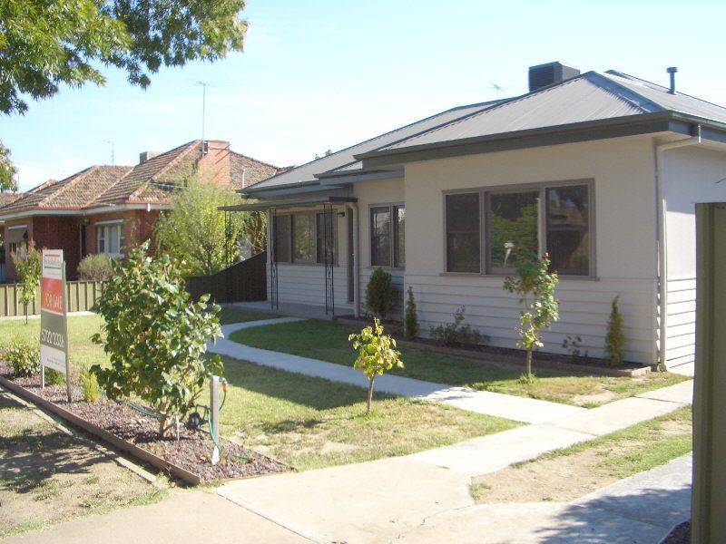 2 CHOMLEY AVENUE, Wangaratta VIC 3677