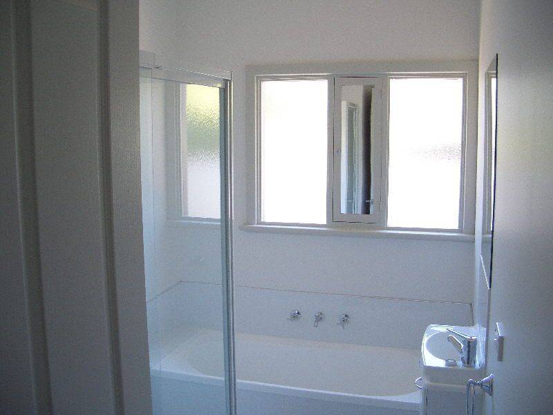 2 CHOMLEY AVENUE, Wangaratta VIC 3677