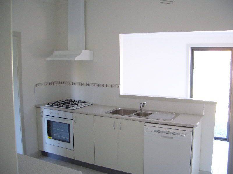 2 CHOMLEY AVENUE, Wangaratta VIC 3677