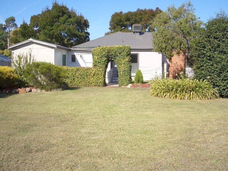 2 CHOMLEY AVENUE, Wangaratta VIC 3677