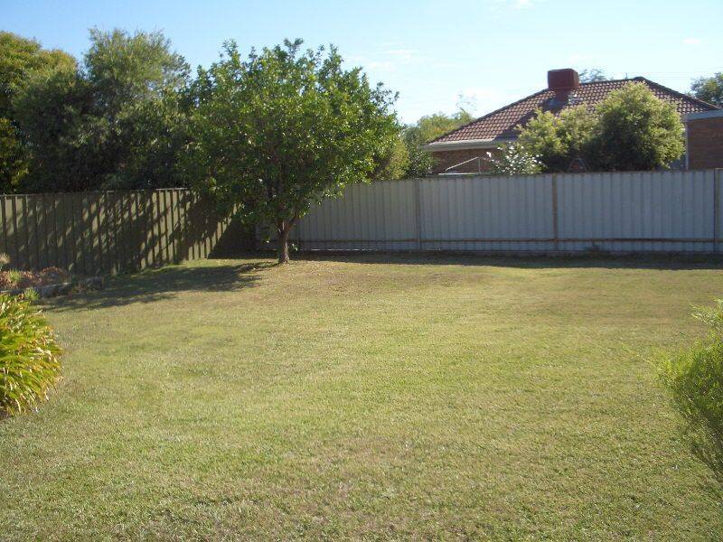 2 CHOMLEY AVENUE, Wangaratta VIC 3677