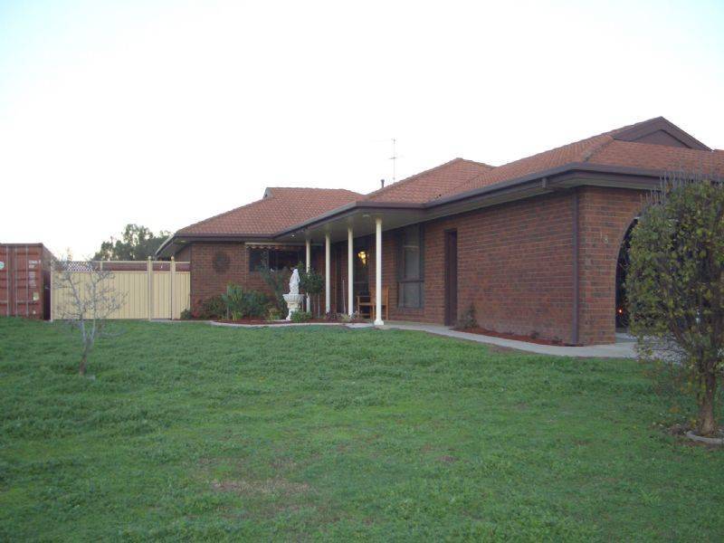 18 CARASELLE AVENUE, Wangaratta VIC 3677