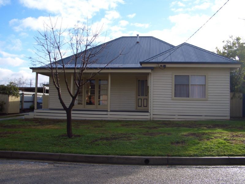 8 HOGAN STREET, Wangaratta VIC 3677
