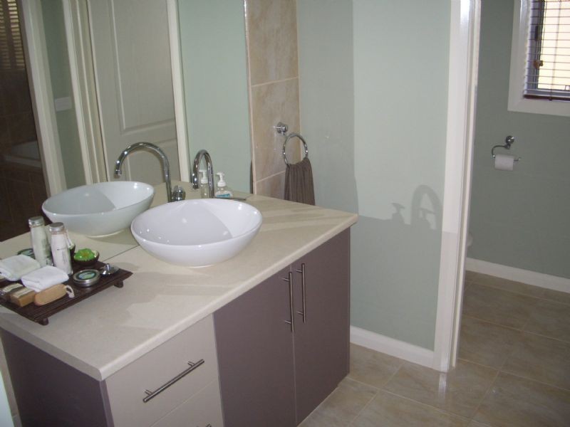 18 REDGUM WAY, Wangaratta VIC 3677