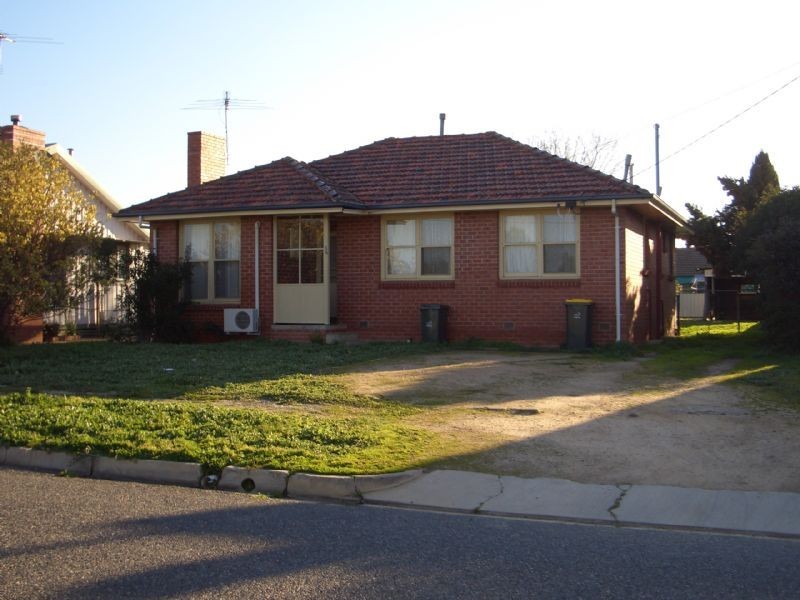 36 BATCHELOR CRESCENT, Wangaratta VIC 3677