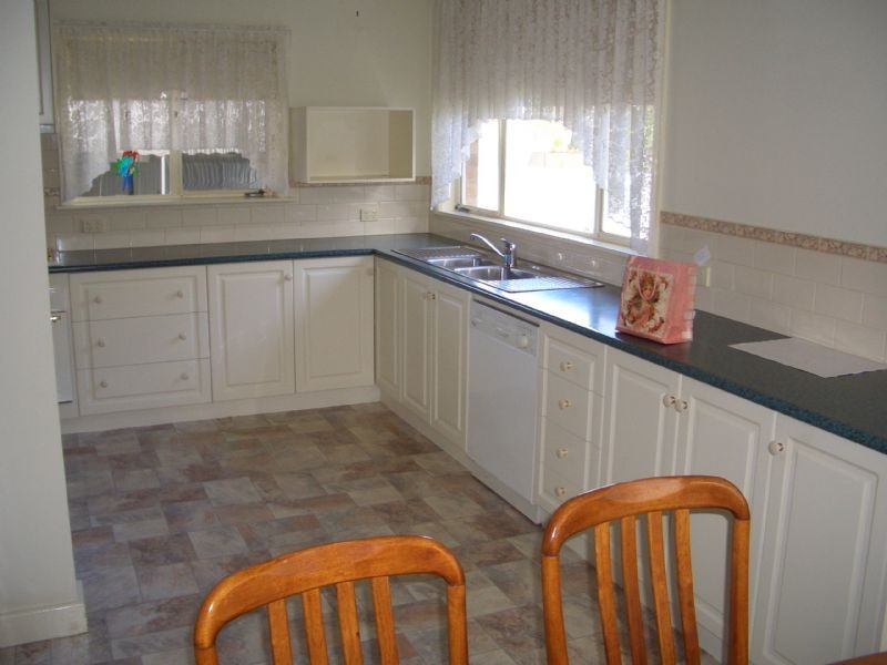 2 MOORE STREET, Wangaratta VIC 3677