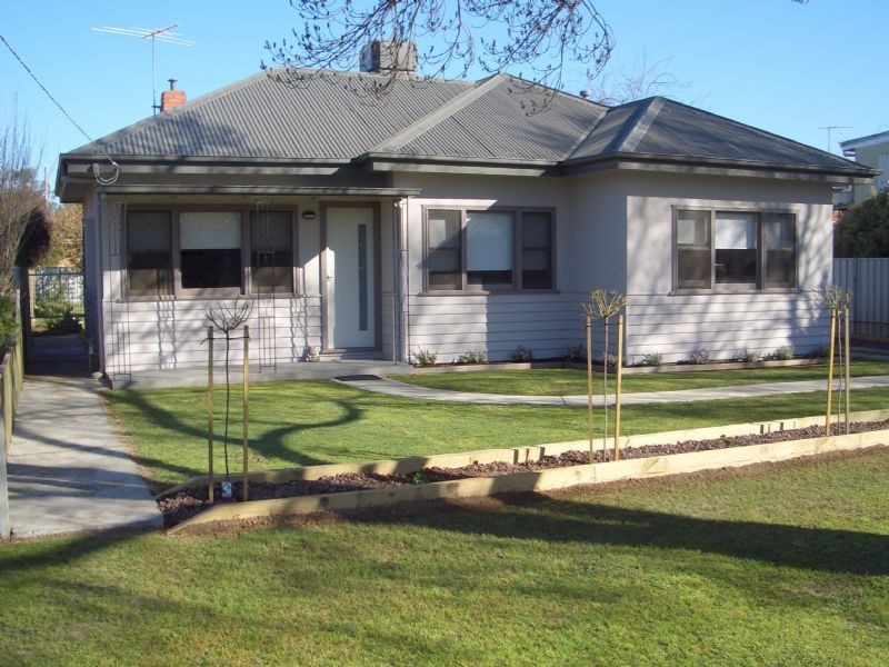 2 CHOMLEY AVENUE, Wangaratta VIC 3677