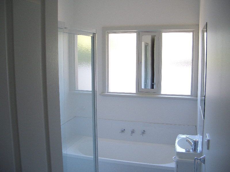 2 CHOMLEY AVENUE, Wangaratta VIC 3677