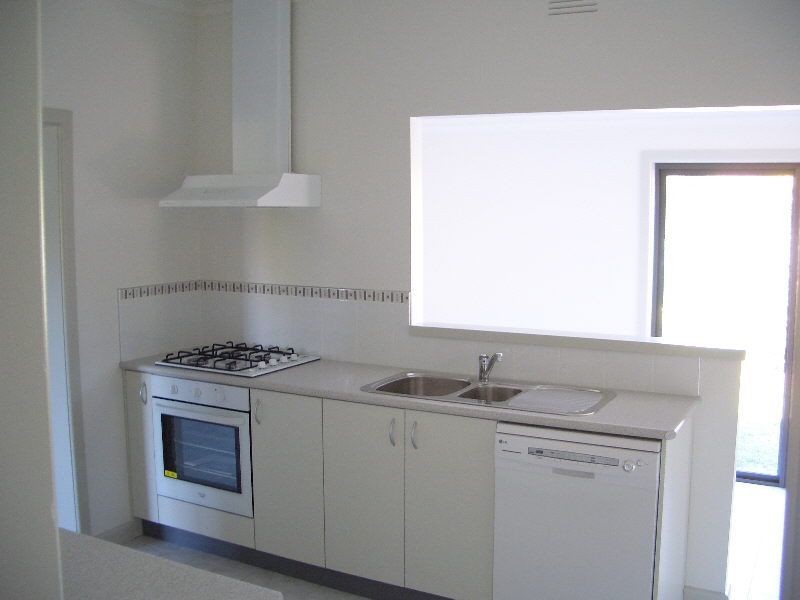 2 CHOMLEY AVENUE, Wangaratta VIC 3677