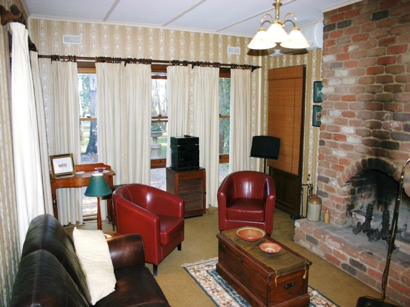 37 WIRRINYA AVENUE, Wangaratta VIC 3677