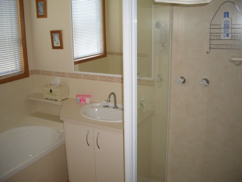 34 MILAWA/BOBINAWARRAH ROAD, Milawa VIC 3678