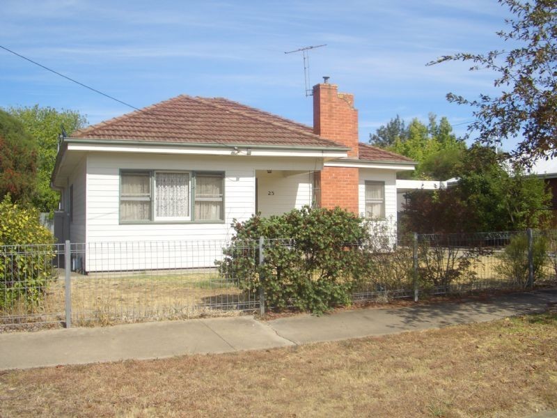 25 HINCHLEY STREET, Wangaratta VIC 3677