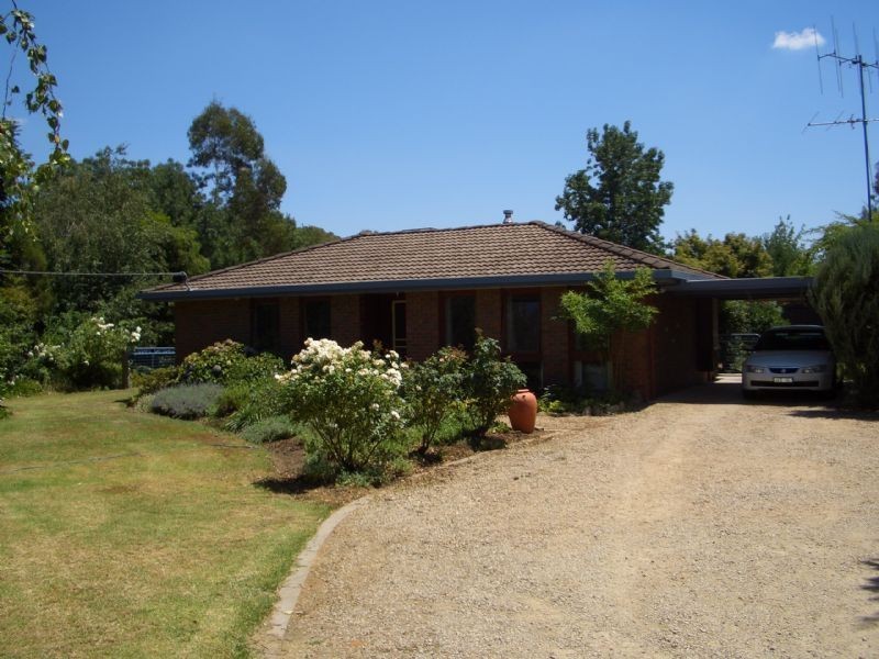 34 LAURISTON AVENUE , Milawa VIC 3678