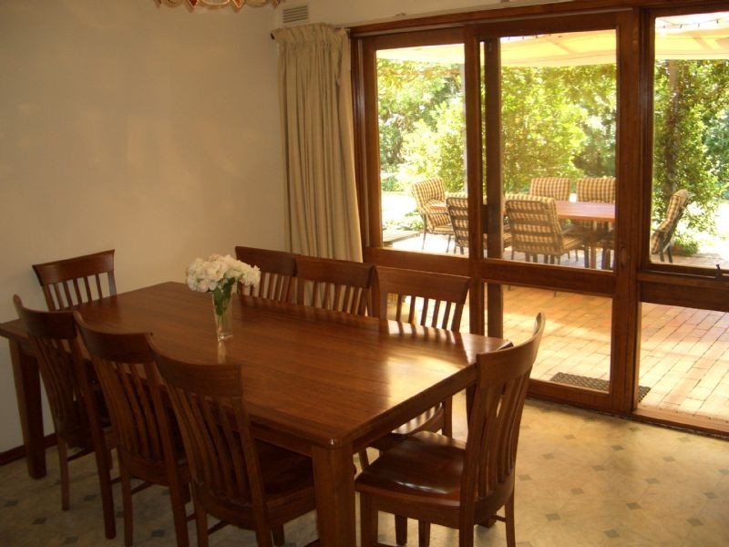 34 LAURISTON AVENUE , Milawa VIC 3678