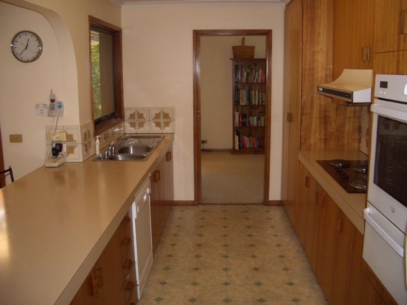 34 LAURISTON AVENUE , Milawa VIC 3678