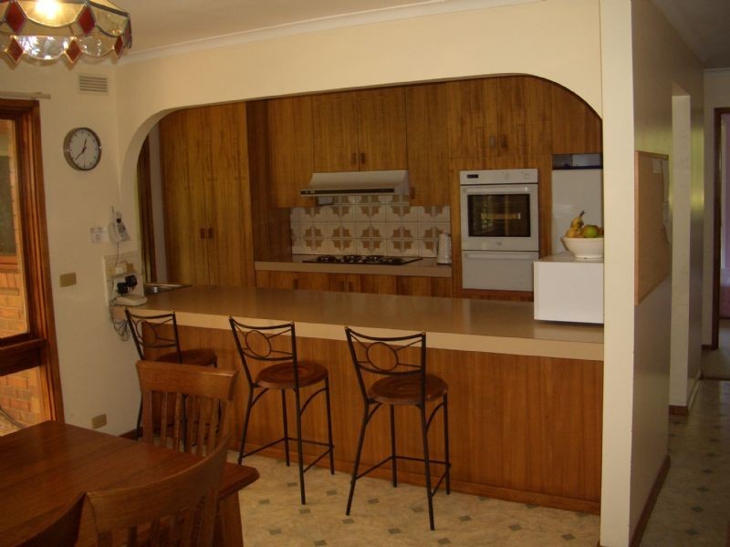 34 LAURISTON AVENUE , Milawa VIC 3678