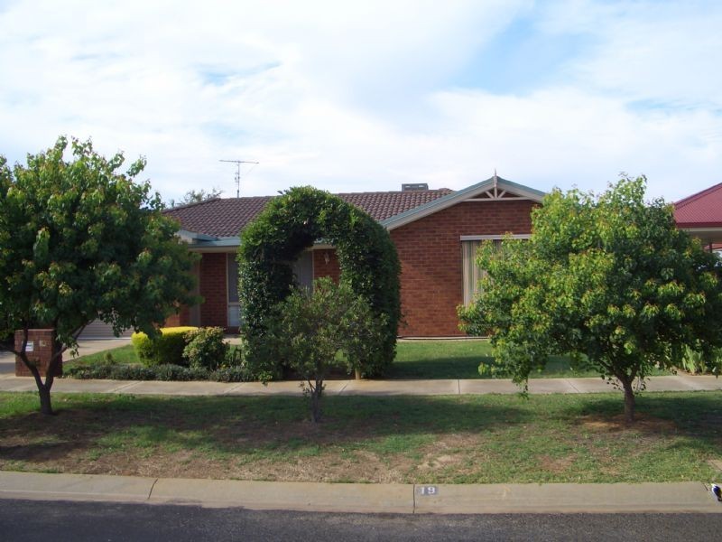 19 THOMAS WEDGE DRIVE, Wangaratta VIC 3677