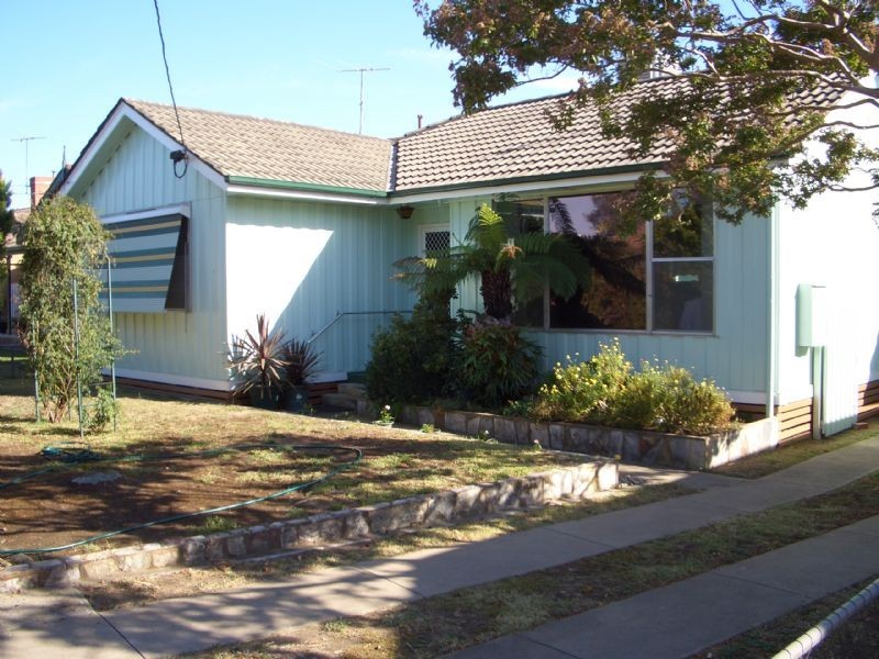 12 HALLETT CRESCENT, Wangaratta VIC 3677