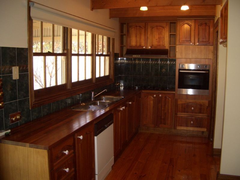 16 MURDOCH ROAD, Wangaratta VIC 3677