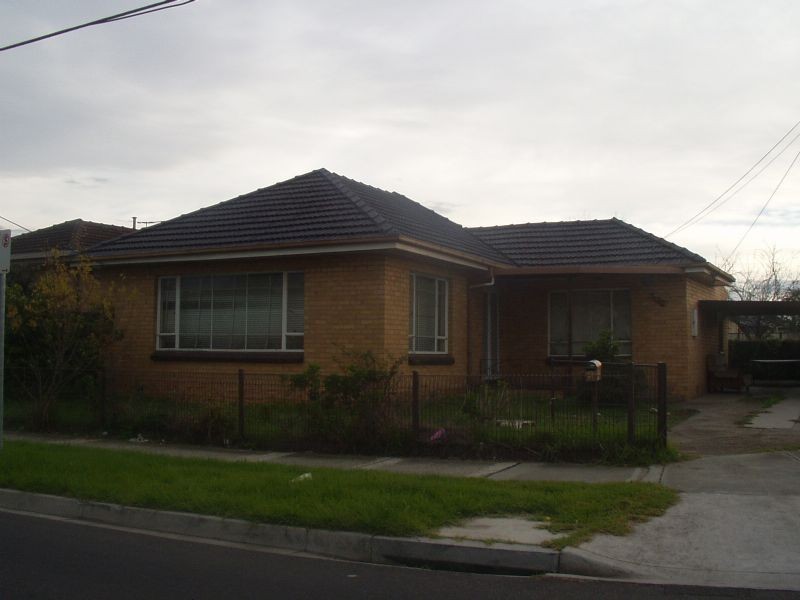 2 McIVOR  ROAD, St Albans VIC 3021