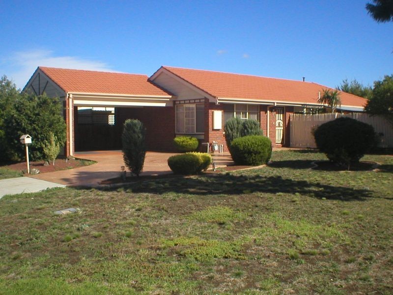 21 BARLEY COURT, Delahey VIC 3037