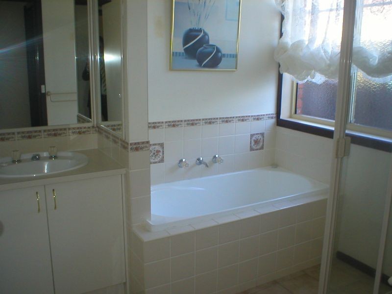 21 BARLEY COURT, Delahey VIC 3037