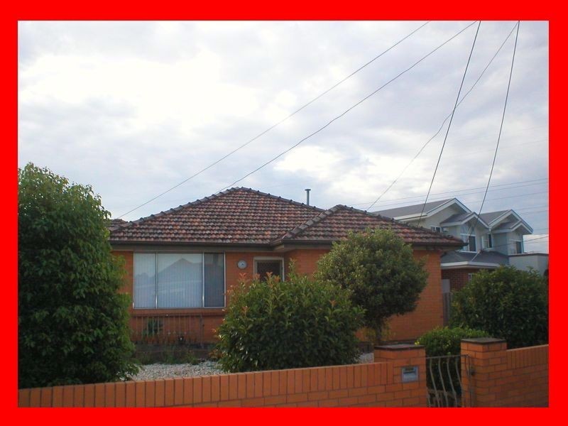 2/13 STRADBROKE DRIVE, St Albans VIC 3021