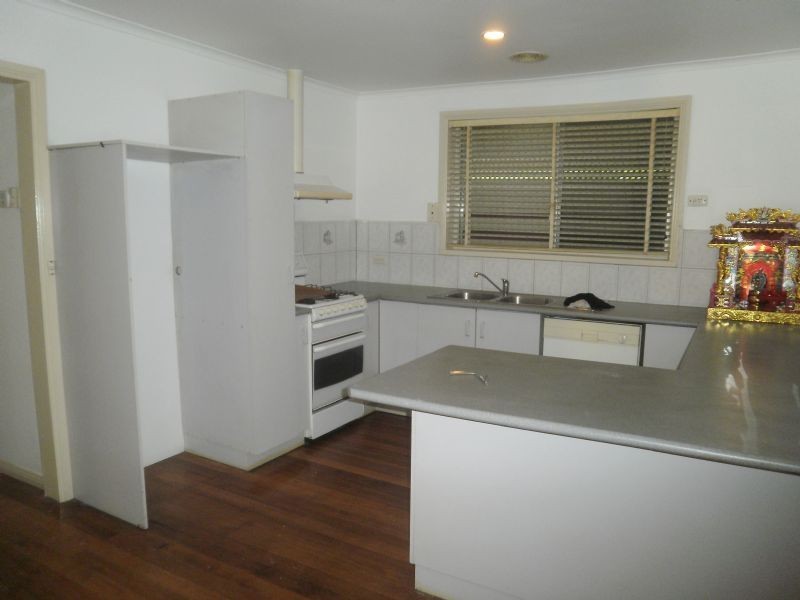 27 Pinoak Street, St Albans VIC 3021