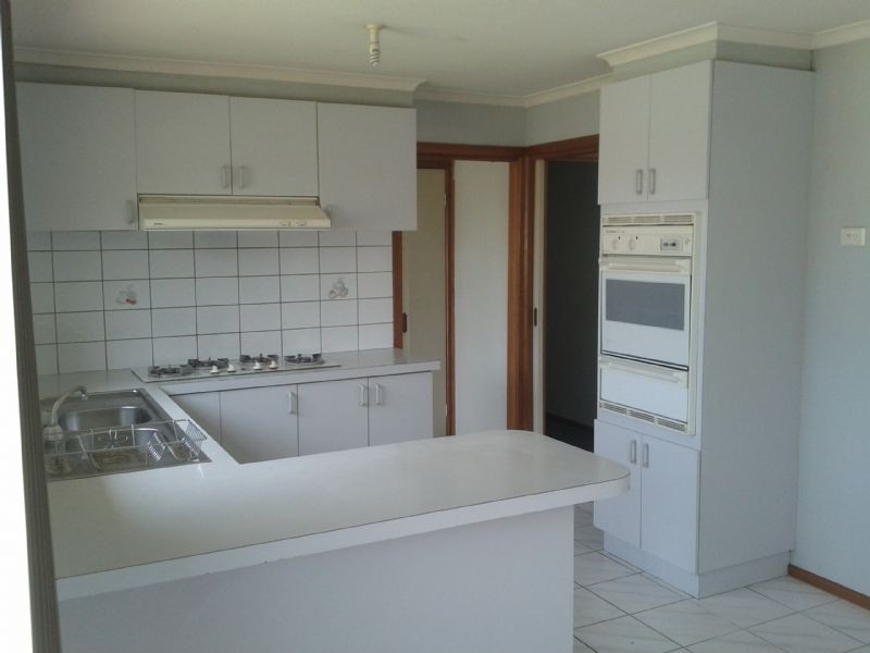 2/1 SHAKESPEARE DRIVE, Delahey VIC 3037