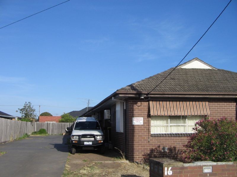 2/16 Buchanan Street, St Albans VIC 3021