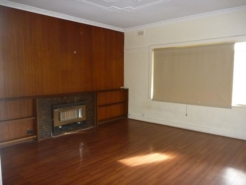299 MAIN ROAD EAST, St Albans VIC 3021