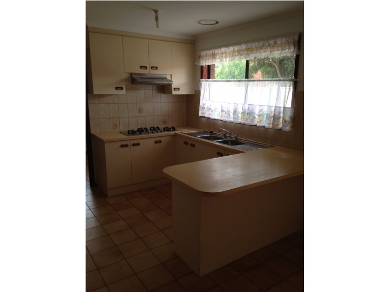 2 DRAGON WAY, Kings Park VIC 3021