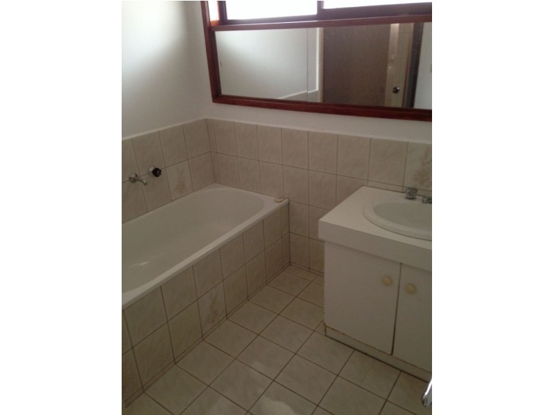 2 DRAGON WAY, Kings Park VIC 3021