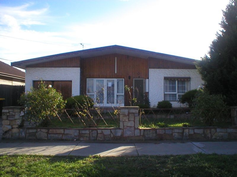 11 Avondale Avenue, St Albans VIC 3021