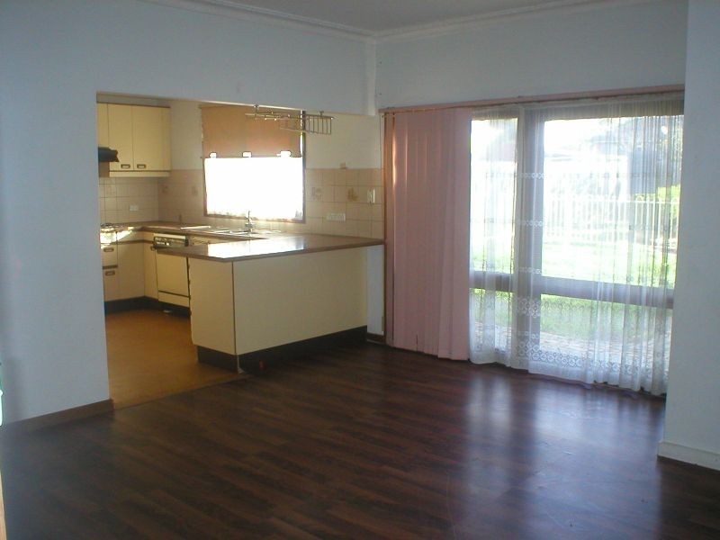 11 Avondale Avenue, St Albans VIC 3021