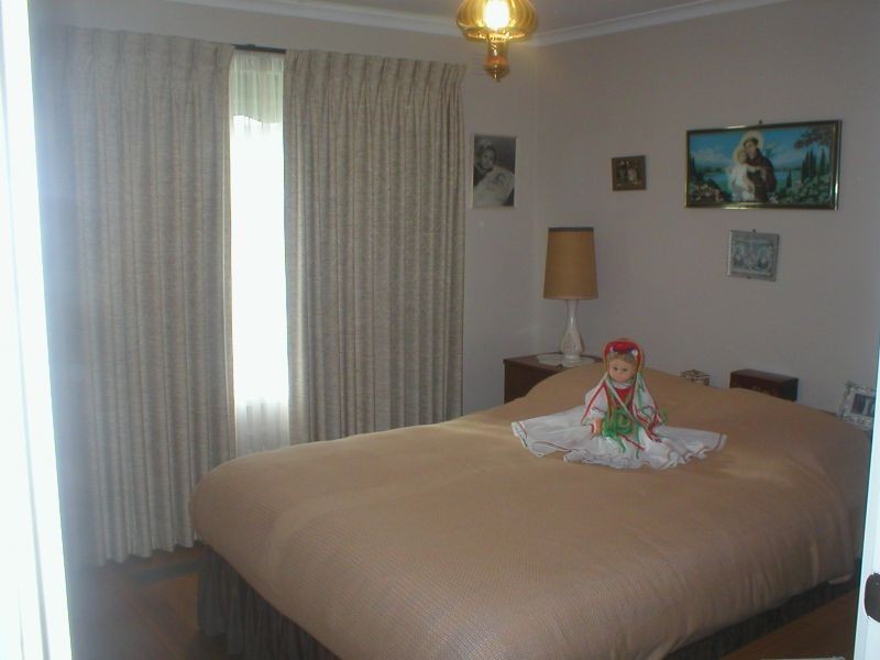 14 Mulhall Drive, St Albans VIC 3021