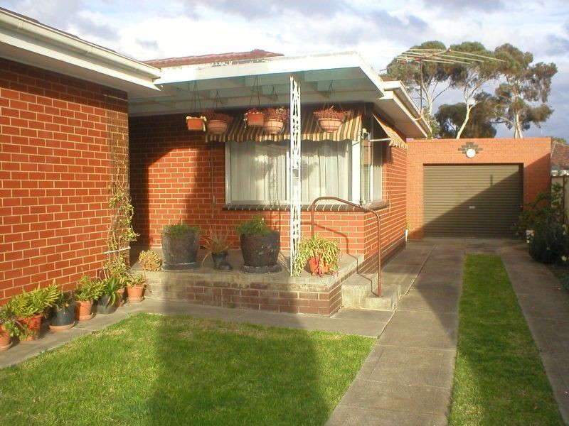 14 Mulhall Drive, St Albans VIC 3021