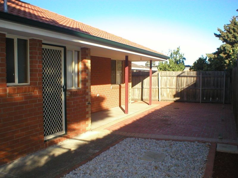 2/281 Sunshine Ave, Kealba VIC 3021