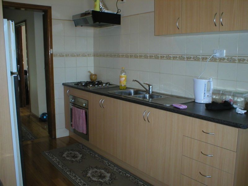 16 OBERON AVENUE, St Albans VIC 3021