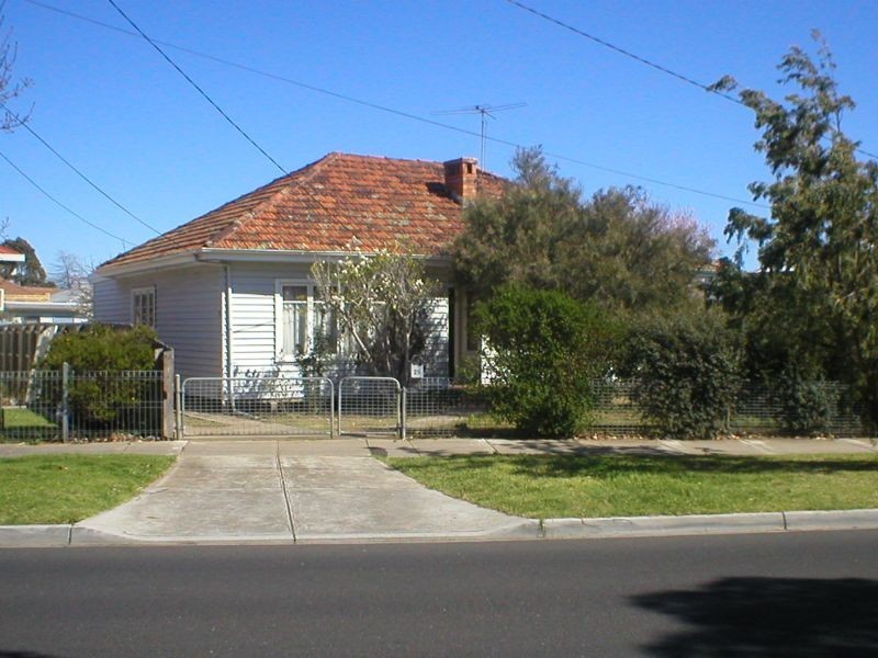 29 WEST ESPLANADE, St Albans VIC 3021