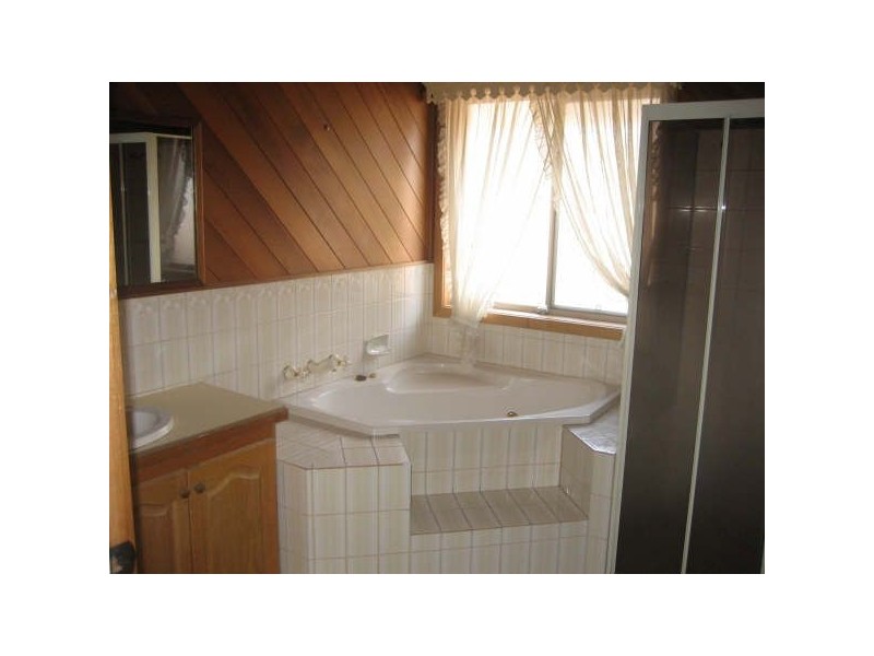 6 KINGSLEY PLACE, Delahey VIC 3037