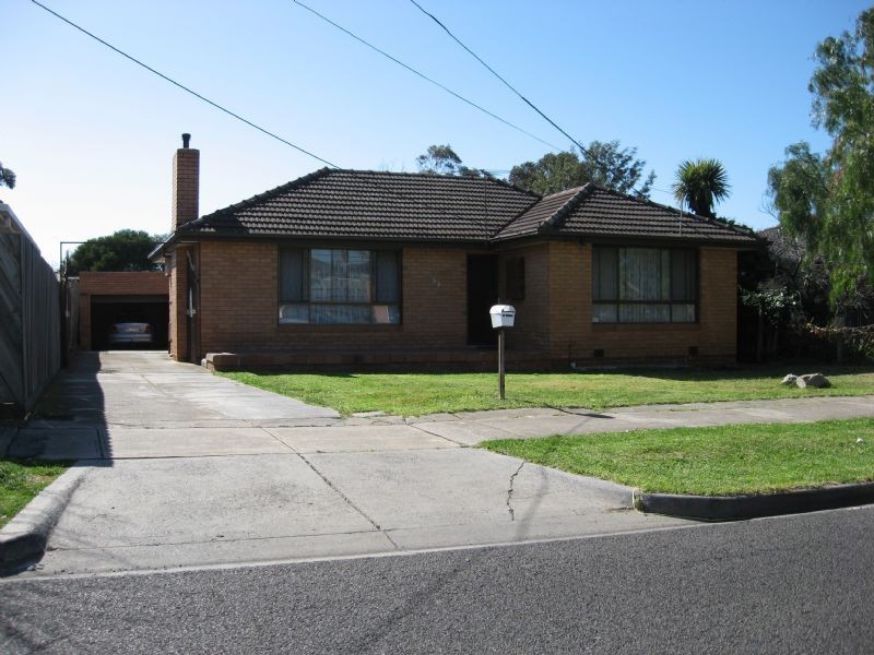 54  DOUGLAS AVENUE, St Albans VIC 3021