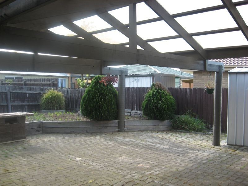 33 CAMELOT DRIVE, St Albans VIC 3021