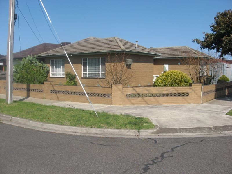 27 WILLOW AVENUE, St Albans VIC 3021